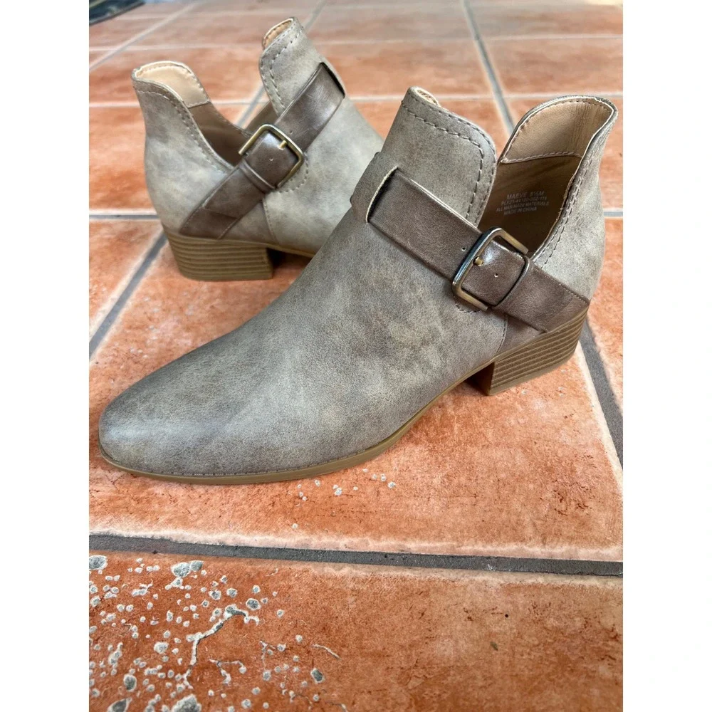 Wonderly Brown Taupe Booties Buckle Cut Out Block Heel Maeve Ankle Boots Sz 8.5M - Picture 9 of 9